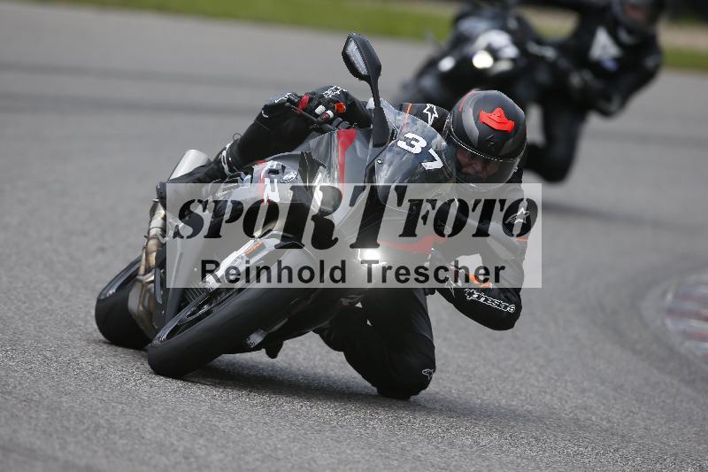 /Archiv-2024/29 12.06.2024 MOTO.CH Track Day ADR/Gruppe gelb/37